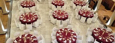 la disposición del comedor de la cena.